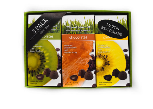 gift box made with a green box with 3 pouches of chocolate drops (green kiwifruit, Manuka and then gold kiwifruit) lined up inside with a made in New Zealand sticker and a 3 pack chocolates banner. 